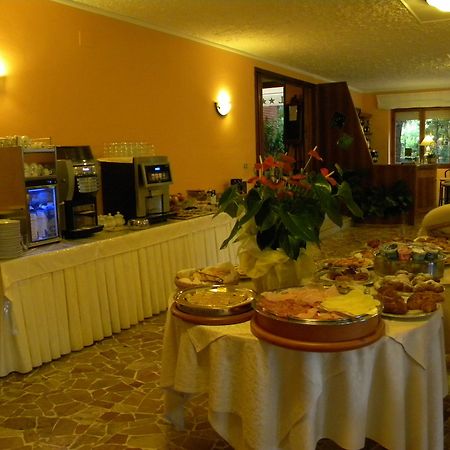 Hotel La Rosa Del Tirreno Livorno Exteriör bild